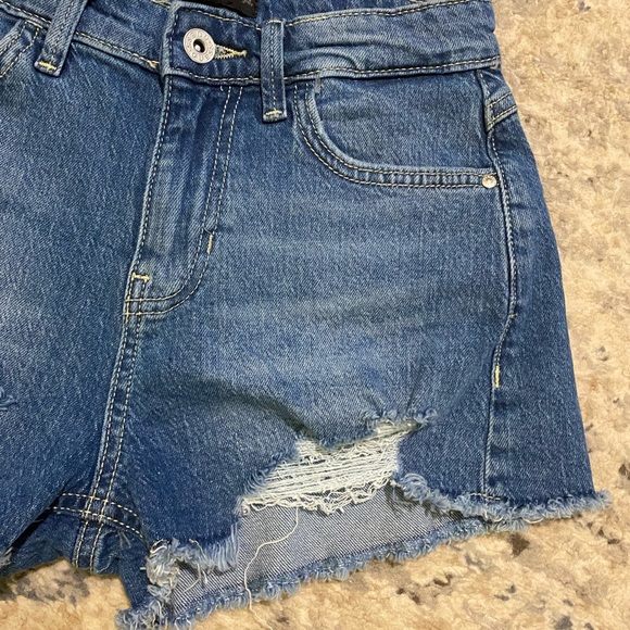 Guess Los Angeles Distressed Shorts - Picture 6 of 8